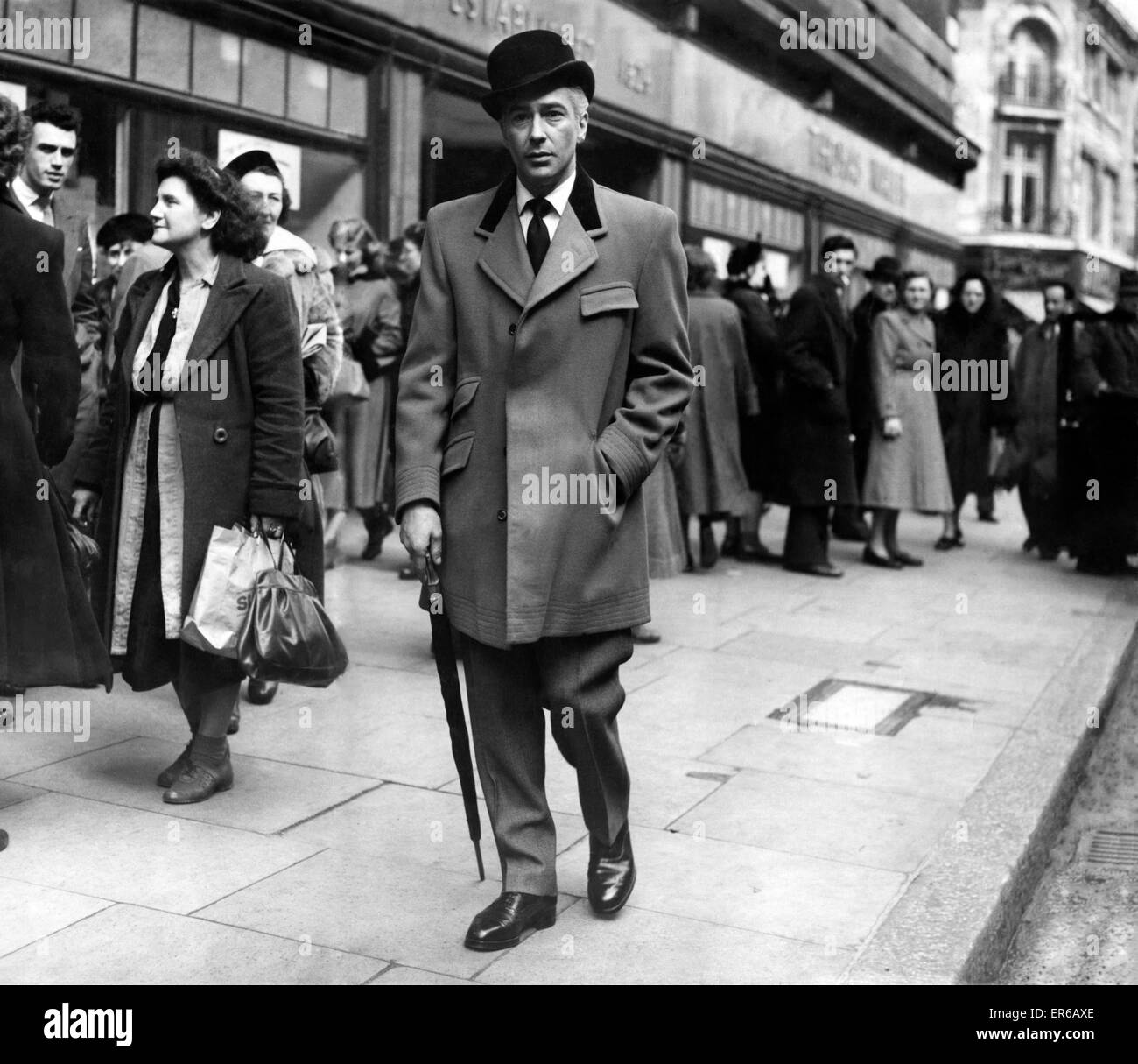 Abbigliamento: moda: Abbigliamento Uomo Cappotti e centinati. Aprile 1952 P024179 Foto Stock
