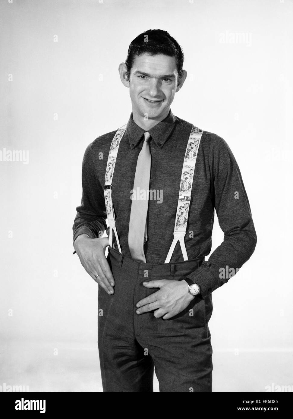 Abbigliamento: moda: Menswear: uomo che indossa bretelle. 1966 B2029-004  Foto stock - Alamy