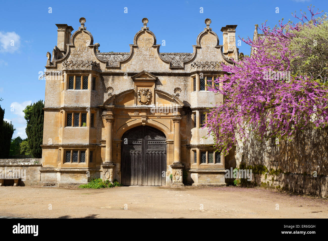 Gatehouse of Stanway House, Stanway, Cotswolds, Gloucestershire, England, Regno Unito, Europa Foto Stock