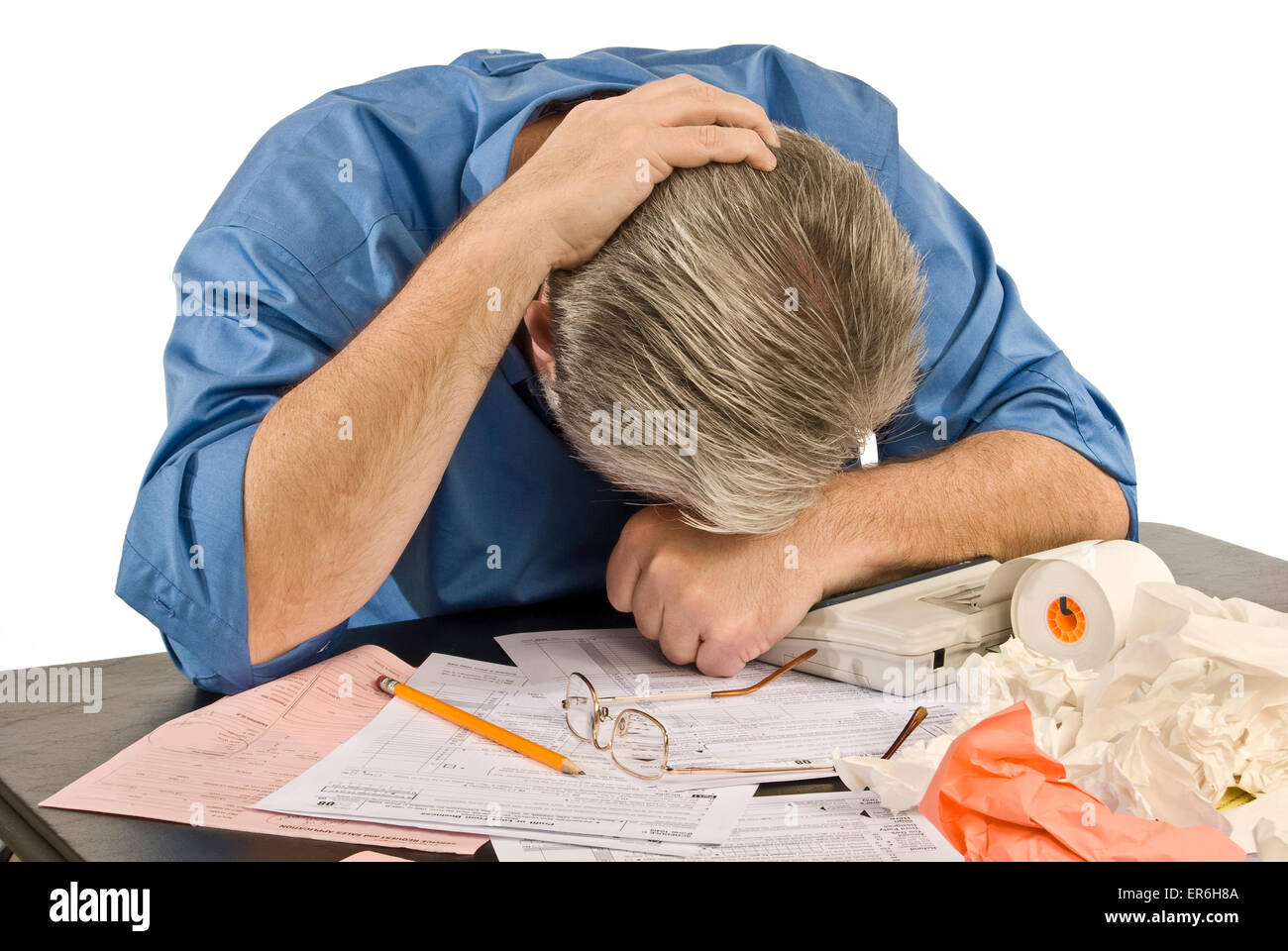 Imposta tempo problemi. L'uomo esaurito dal tentativo di ottenere le sue tasse fatto. Foto Stock