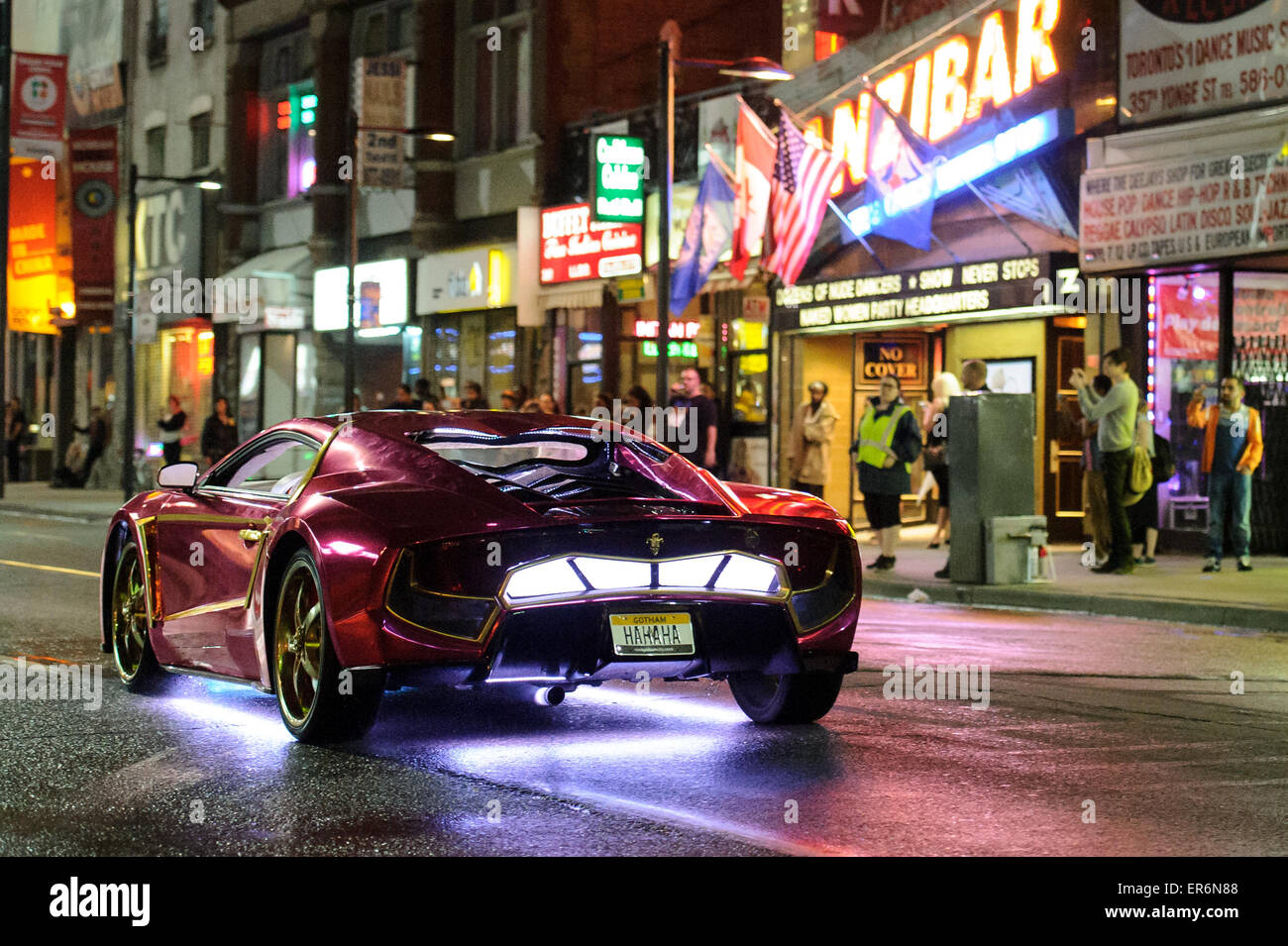 Toronto, Canada. 27 Maggio, 2015. Il Joker's auto, una modificata Vaydor G34 può essere visto sul set del film per film d'azione: squadra suicida a Toronto, Ontario, il 27 maggio 2015. Credito: Julian Avram/Alamy Live News Foto Stock
