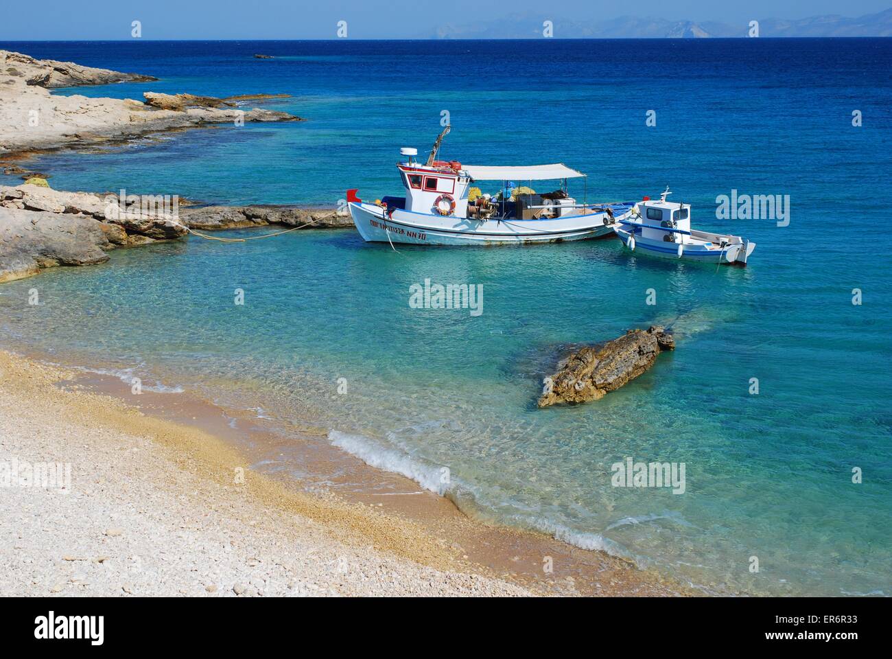 Isola greca di Koufonissi, Cicladi, Grecia. Taxi barche in un ambiente idilliaco, Foto Stock
