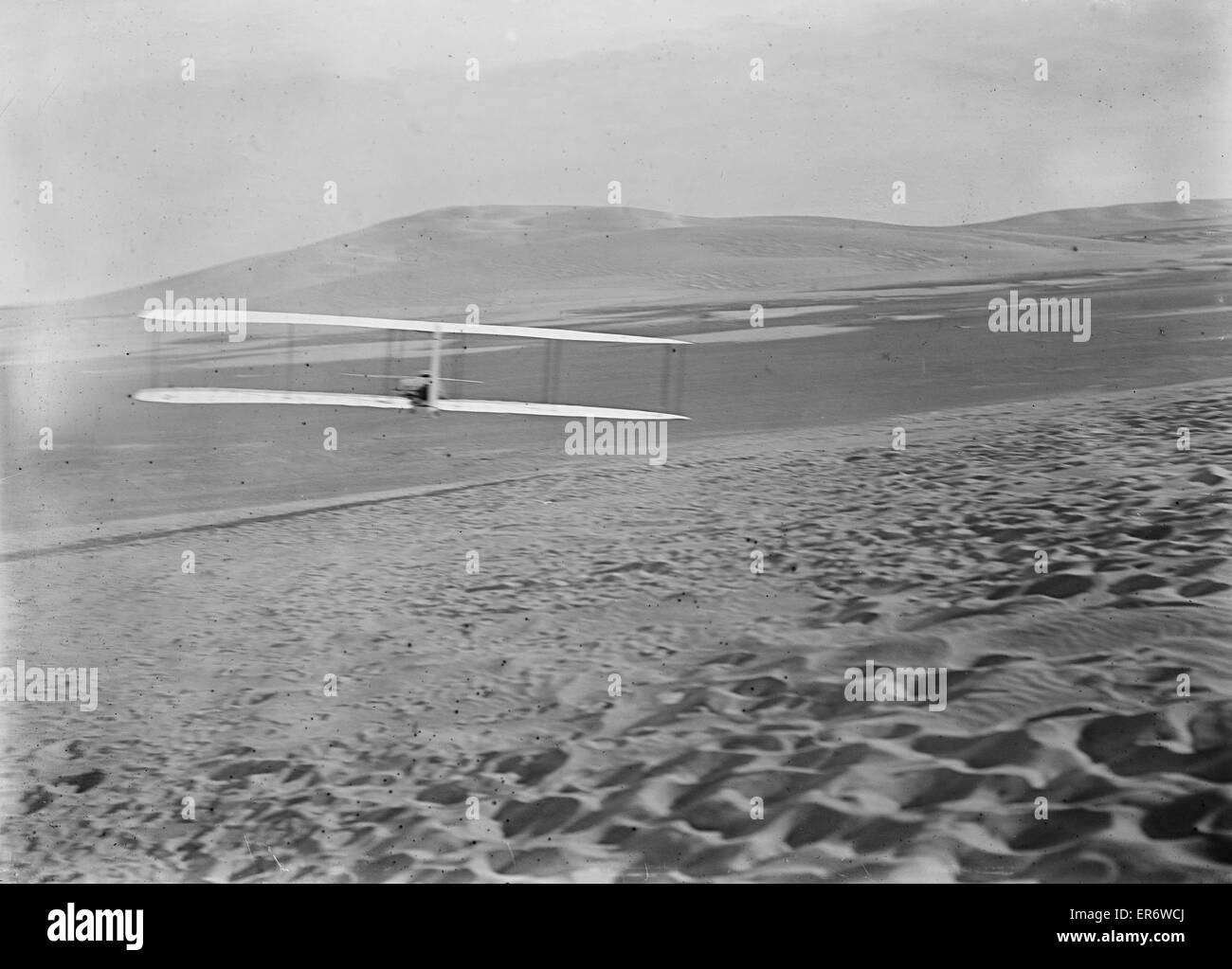 Orville Wright of Wright Brothers volare un aliante Foto Stock