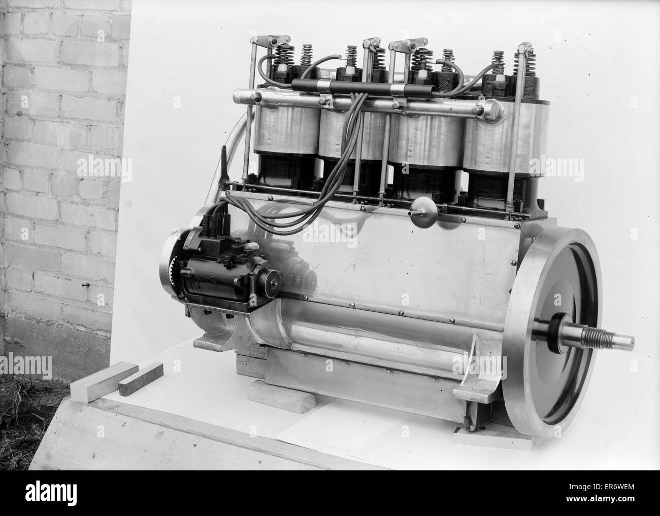 Lato magneto del motore a quattro cilindri Wright utilizzato in 1911 Foto Stock