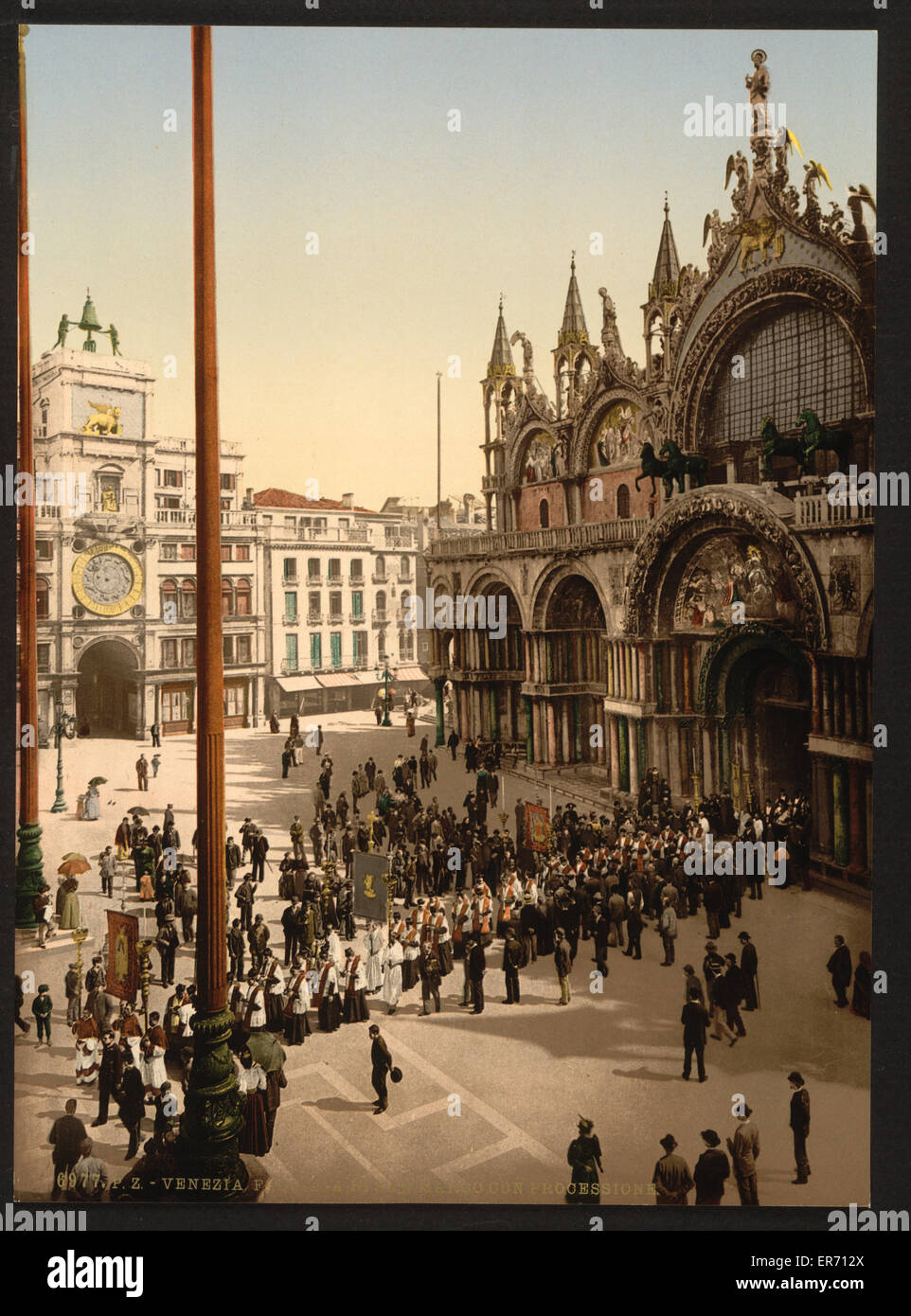 Processione di fronte a San Marco, Venezia, Italia Foto Stock