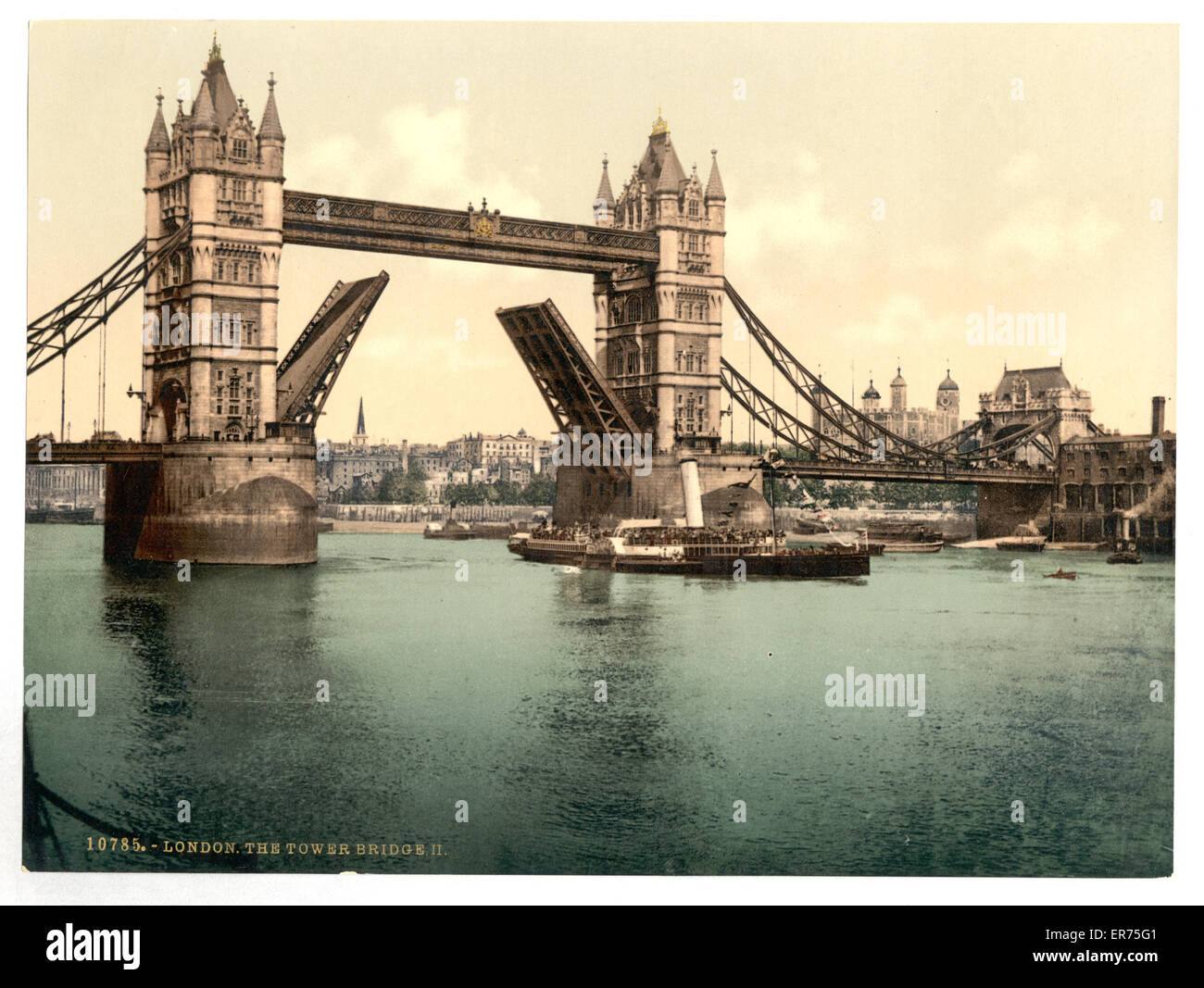 Il Tower Bridge, II. (Chiuso), Londra, Inghilterra. Data compresa tra ca. 1890 e ca. 1900. Foto Stock