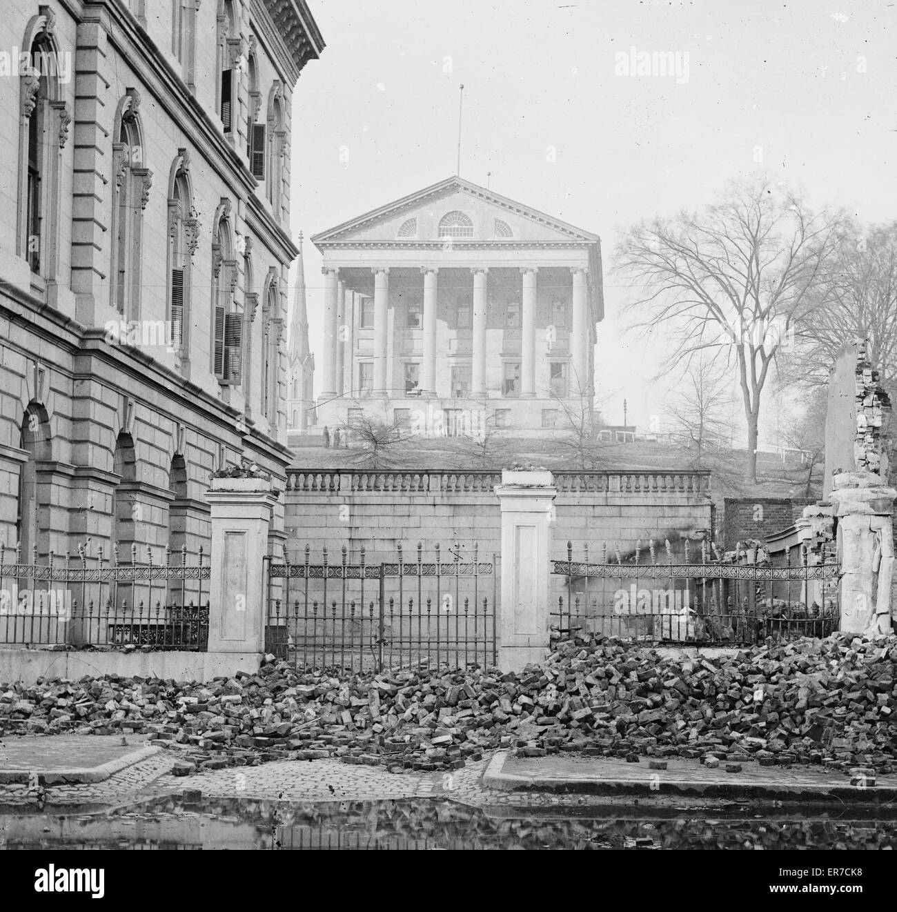 Richmond, Virginia Custom House (a sinistra) e Capitol (al centro); rubb Foto Stock