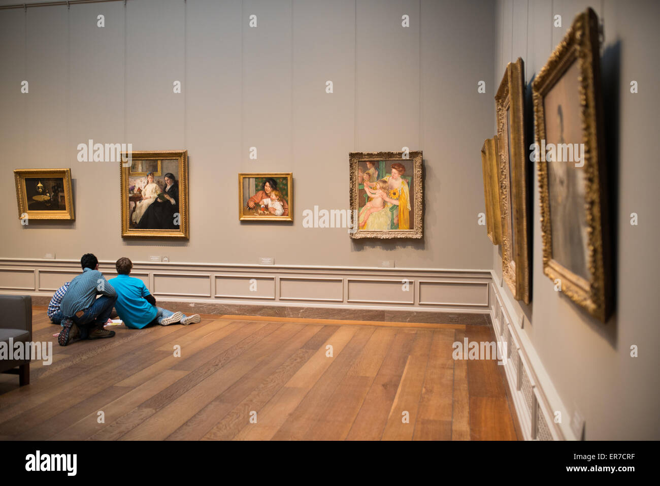 WASHINGTON DC, Stati Uniti — situata all'estremità orientale del National Mall, la National Gallery of Art ospita importanti collezioni di opere d'arte dal Medioevo ad oggi. È stato istituito privatamente nel 1937. La National Gallery of Art è rinomata per la sua collezione di arte europea e americana, che offre una cronologia completa dello sviluppo artistico dal Medioevo ai giorni nostri. Il suo stimato status di museo pubblico gratuito sottolinea il suo significato nazionale e il suo impegno per l'educazione artistica. Foto Stock