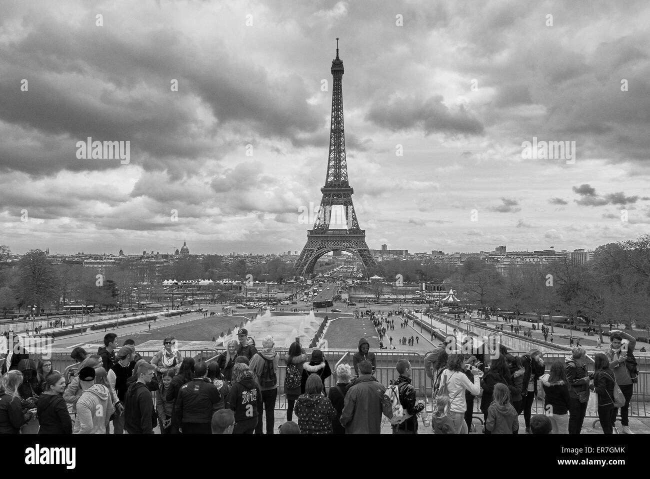 Un moody in bianco e nero della Torre Eiffel Foto Stock
