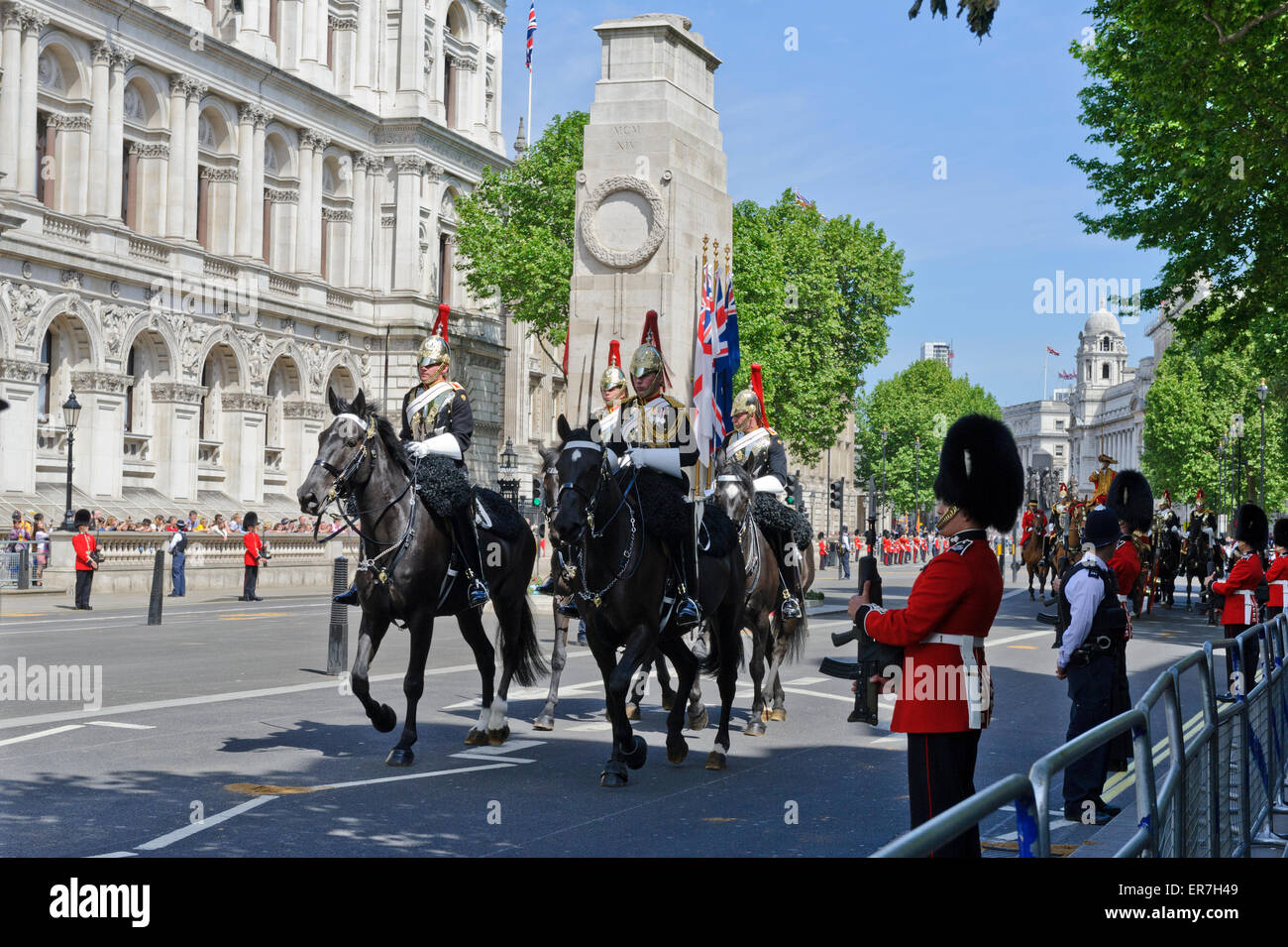 Cavalleria della famiglia durante la fase di apertura del Parlamento che conduce la processione, Londra, Inghilterra. Foto Stock