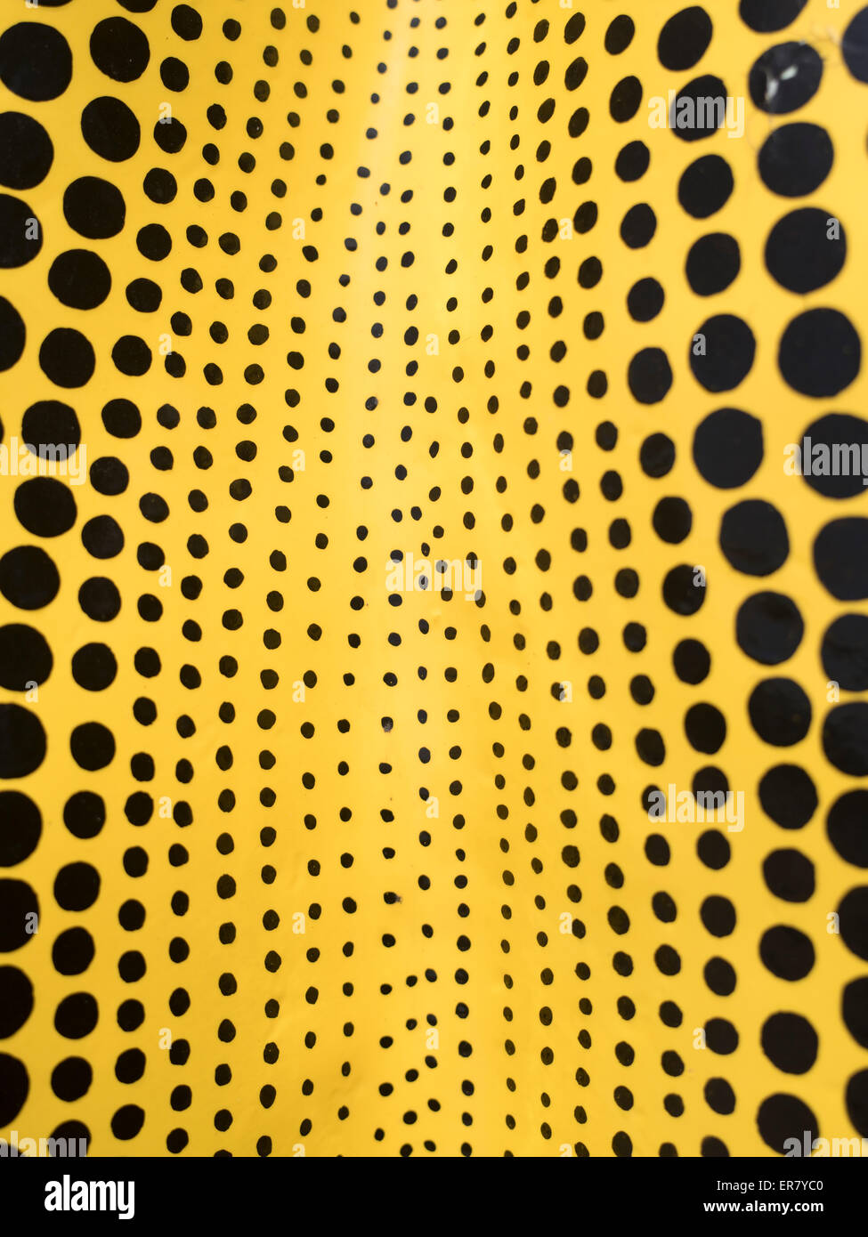 Yayoi Kusama zucca al di fuori della Città di Fukuoka Art Museum, citta' di Fukuoka, Kyushu, Giappone Foto Stock