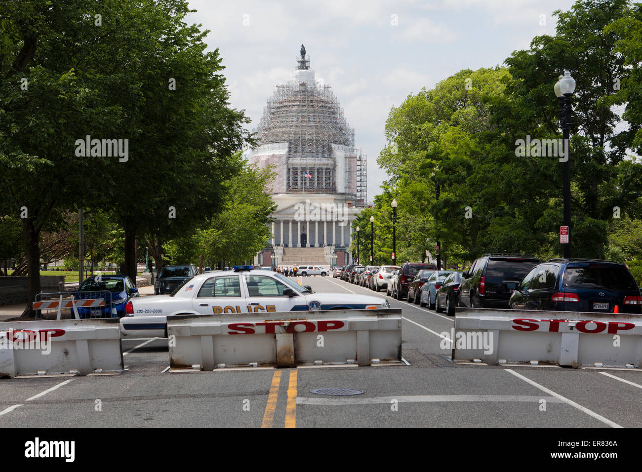 Barriera a cuneo di arresto del veicolo attorno al gate Capitol Hill - Washington DC, Stati Uniti d'America Foto Stock