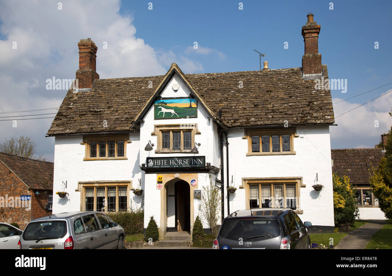 Il White Horse Inn, Compton Bassett, Wiltshire, Inghilterra, Regno Unito Foto Stock