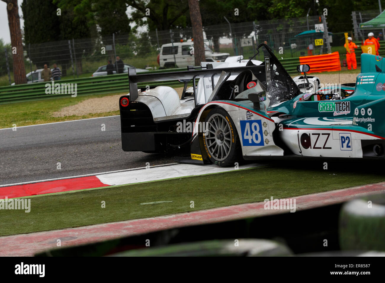 Imola, Italia - 16 Maggio 2015: Oreca 03R - Nissan di Thiriet da Murphy Prototypes Team, pilotato da Nathanael Berthon - Michael Lione - Mark Patterson in azione durante il European Le Mans Series - 4 ore di Imola in AutodromoEnzo& Dino Ferrari il Maggio 16, 2015 inImola, Italia. Foto Stock