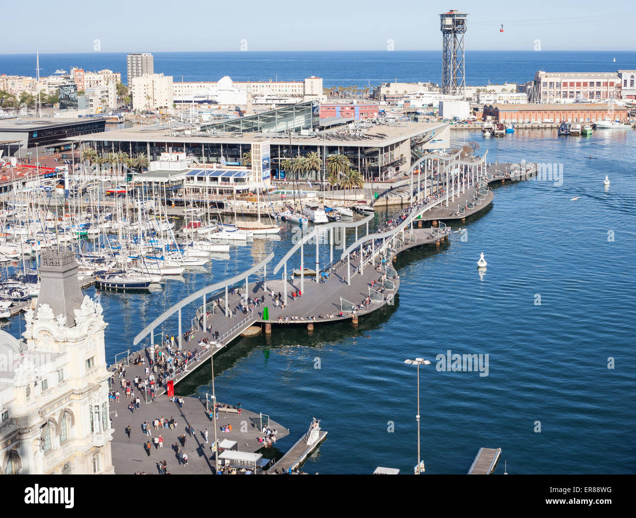 La Rambla de Mar e il centro commerciale Maremagnum in Barcellona Foto Stock