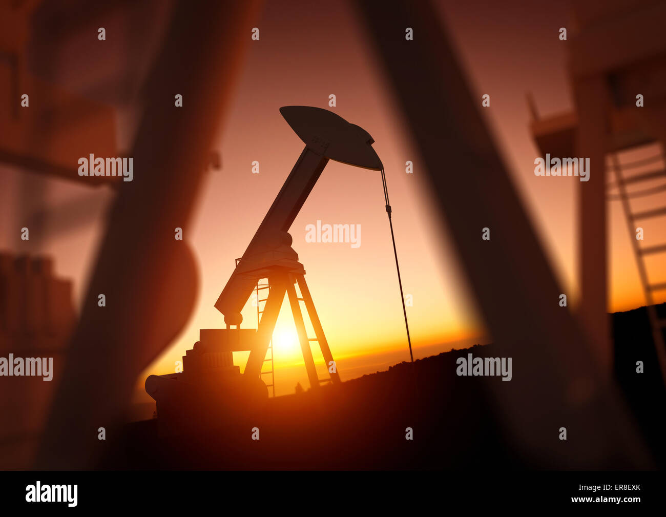 Olio e industria energetica. Un campo di pompe olio contro un tramonto. I prezzi del petrolio, energia e materie prime economiche. Foto Stock