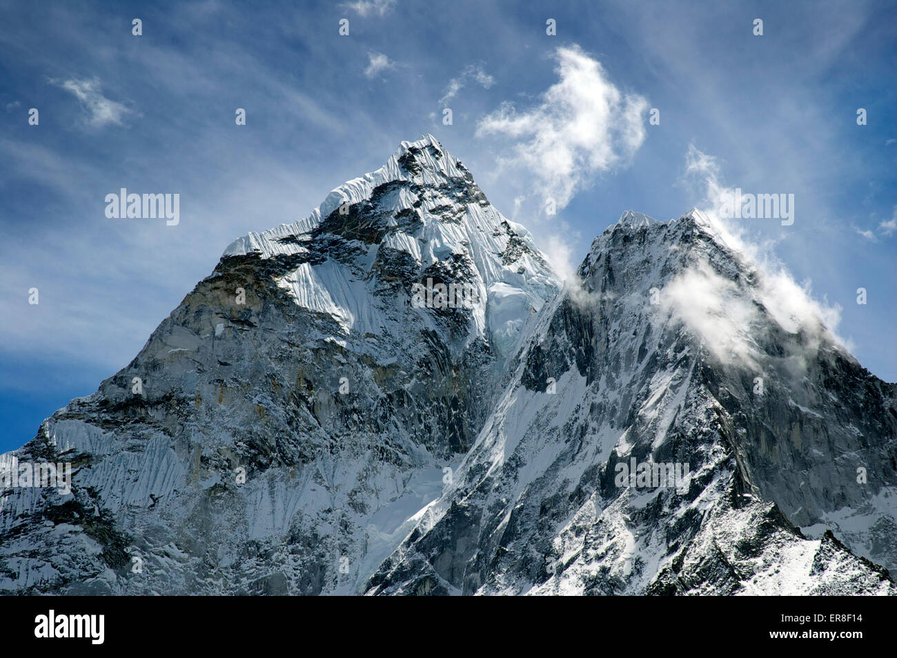 Cholatse e Picco Taboche, himalaya nepalese Foto Stock