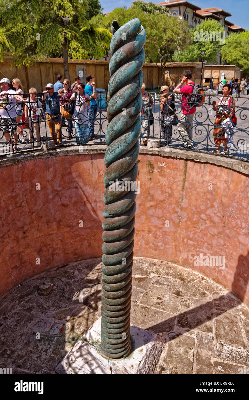 Il Serpente colonna origine greca del IV secolo A.C. presso l'Ippodromo, area di Sultanahmet, Istanbul, Turchia. Foto Stock