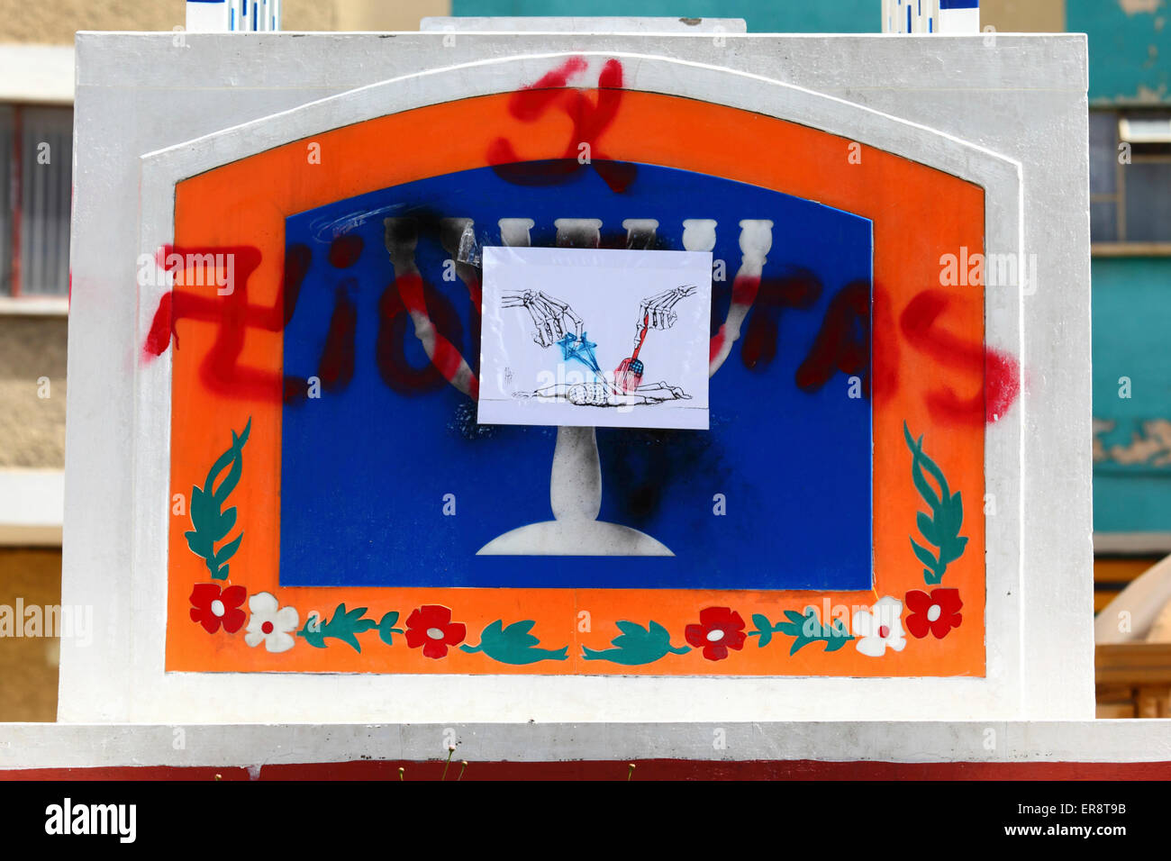 Un monumento con simboli ebraici rovinato in segno di protesta contro i militari israeliani offensiva a Gaza, La Paz, Bolivia Foto Stock