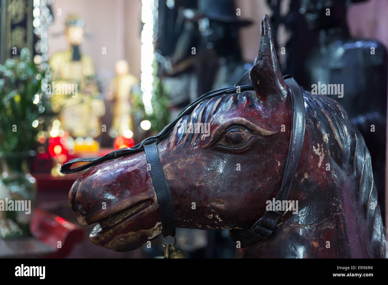 A Saigon, Vietnam - 27 gennaio 2014: statua equestre nella Pagoda di giada Foto Stock