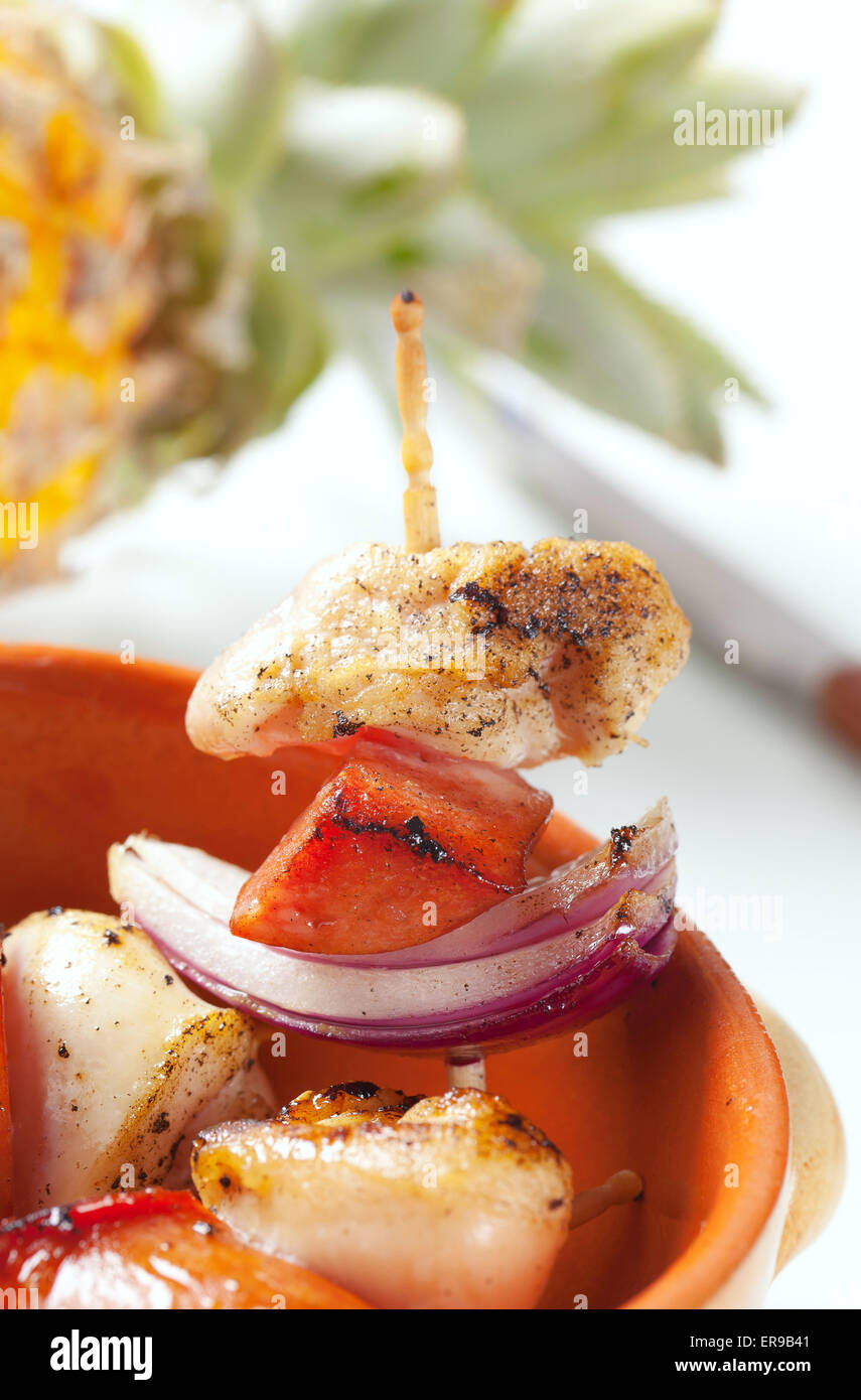 Mini grigliata di spiedini di pollo Foto Stock