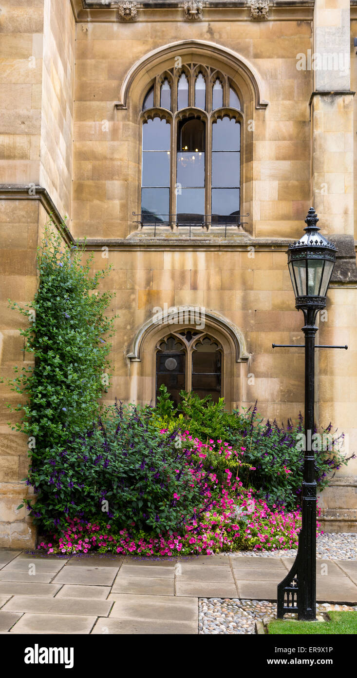 Regno Unito Inghilterra Cambridge. Il Corpus Christi College, in un angolo del cortile. Foto Stock