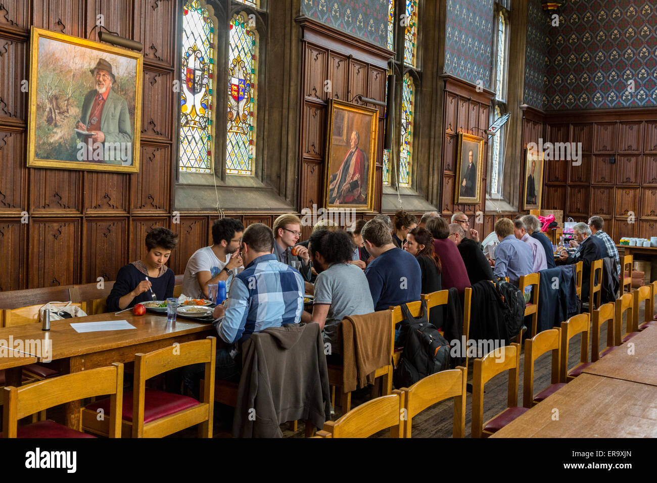 Regno Unito Inghilterra Cambridge. Corpus Christi sala da pranzo a pranzo. Foto Stock