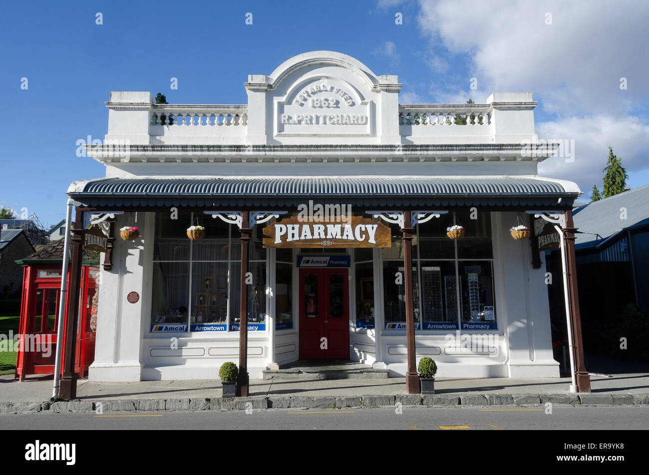 Farmacia farmacia in Buckingham Street, Arrowtown di Central Otago, Isola del Sud, Nuova Zelanda Foto Stock