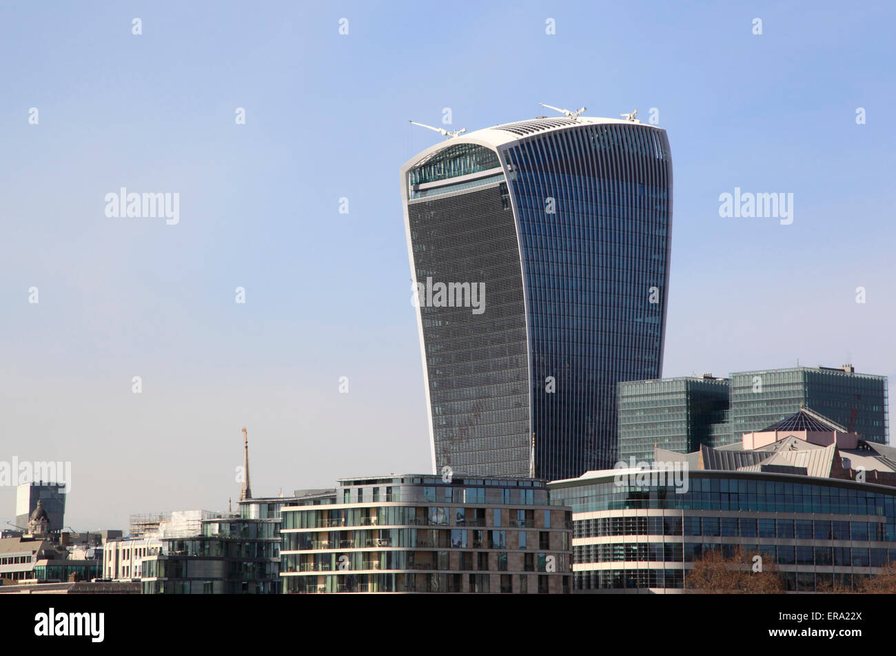 20 Fenchurch Street, conosciuto anche come "walkie talkie' telai oltre il paesaggio di Londra, Londra, Inghilterra, Europa Foto Stock