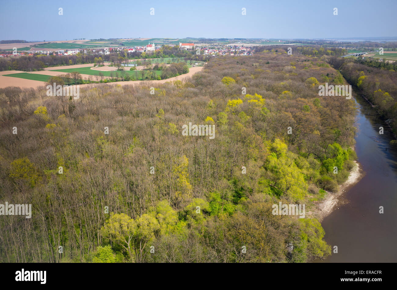Vista aerea del piccolo vecchio villaggio storico Otmuchow in Polonia Foto Stock