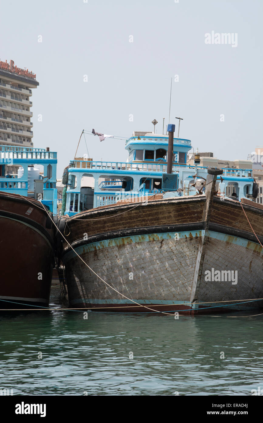 Emirati Arabi Uniti Dubai. Il centro storico, tradizionali barche da pesca sul Dubai Creek. Foto Stock