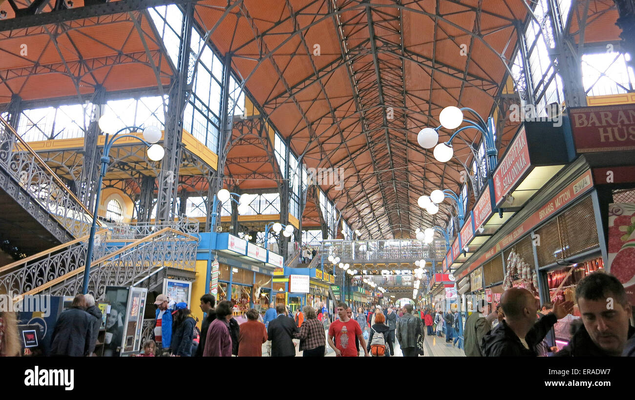 Interno del Mercato Centrale (Vasarcsarnok) Budapest Ungheria Foto Stock