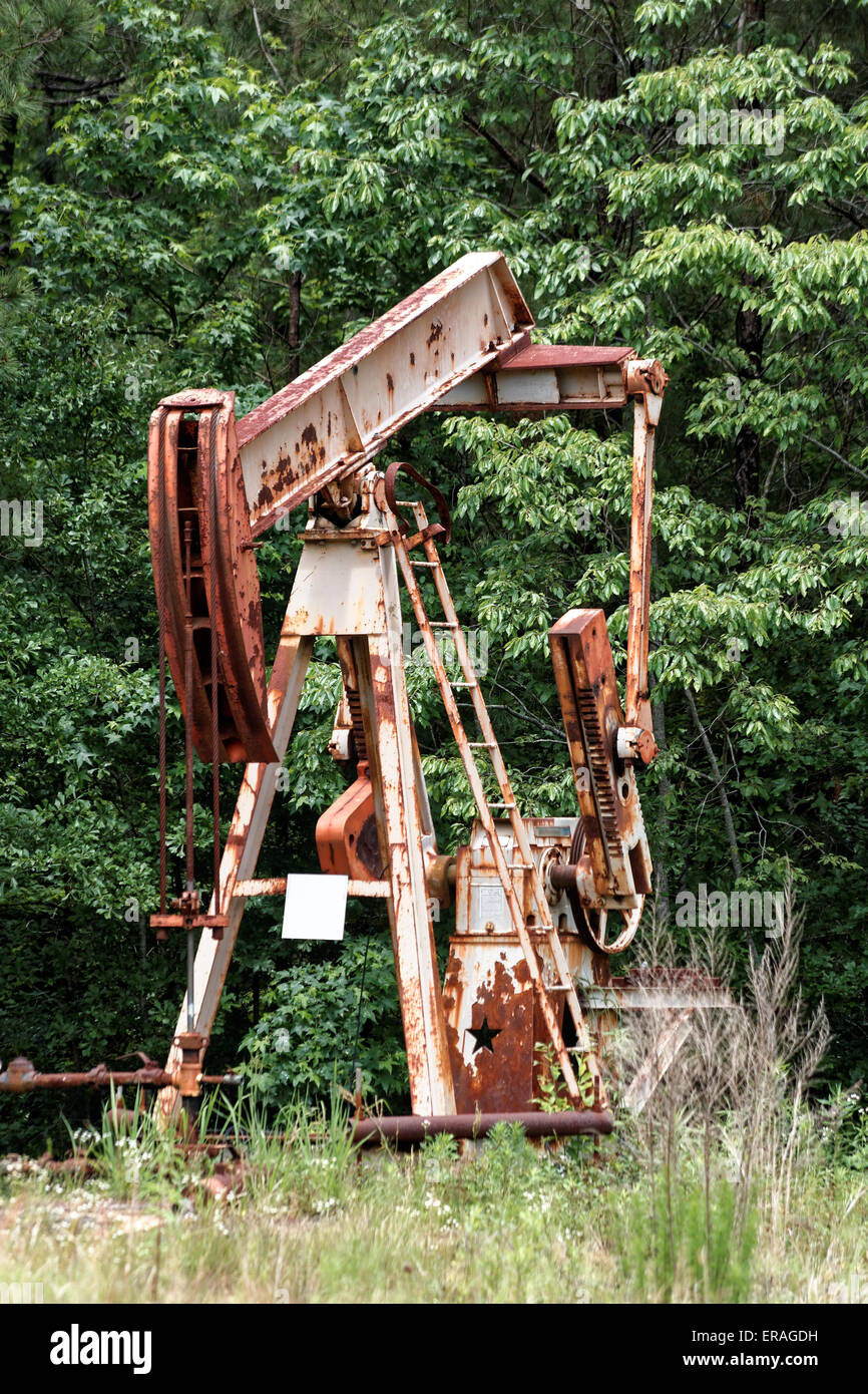 Rusty pompa olio jack in Louisiana. Foto Stock