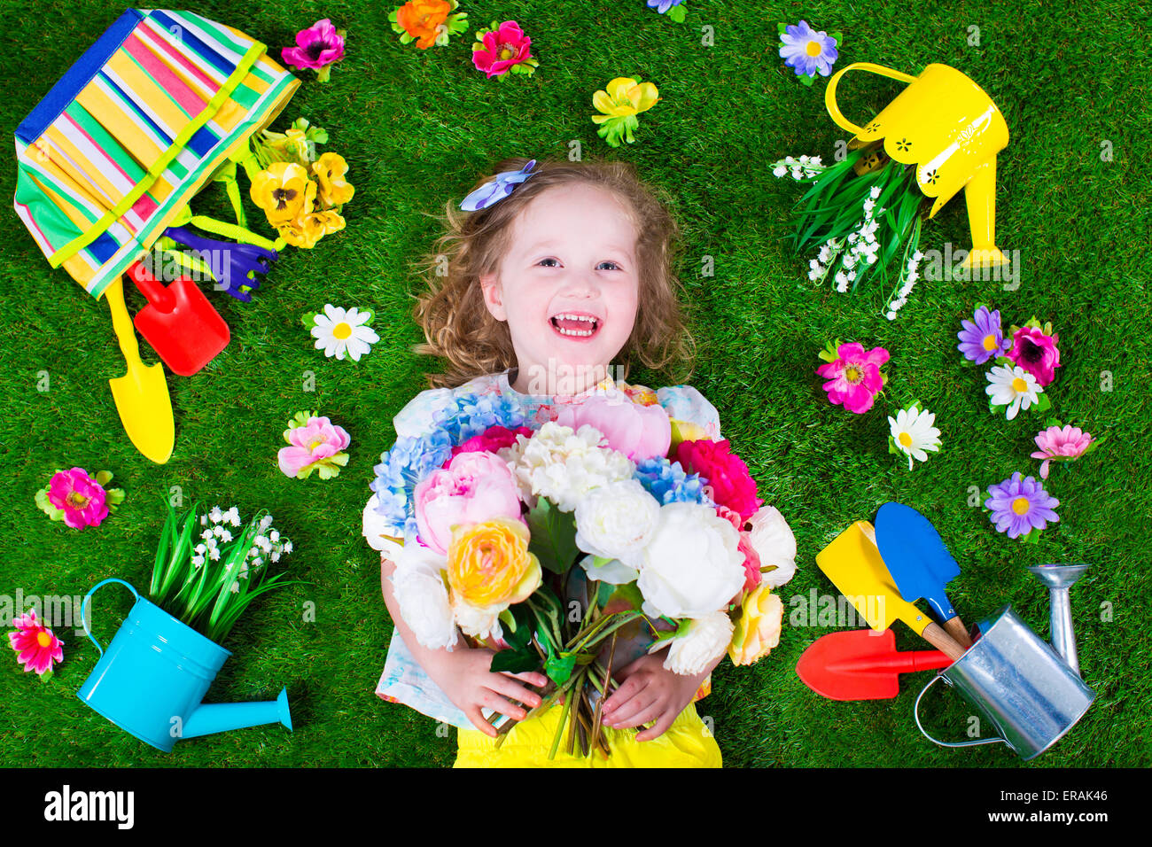 E' Una Ragazza Biglietto Di Auguri Per La Festa Dei Bambini Con Stelle Punti Saluto Il Primo Compleanno Del Neonato Maglietta I 172575193