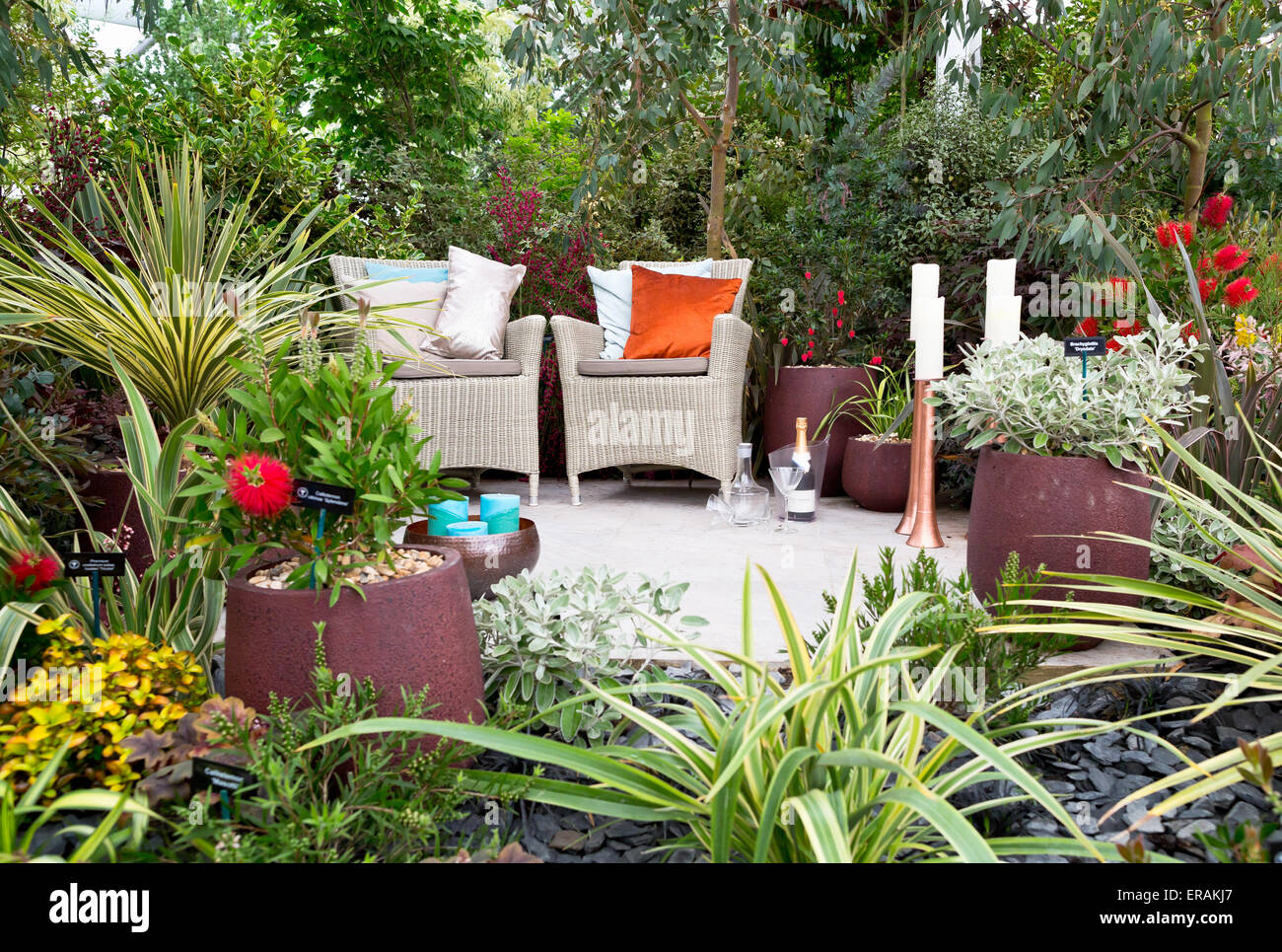 Mobili da giardino esposizione presso il grande Pavillon della RHS Chelsea Flower Show 2015 Foto Stock