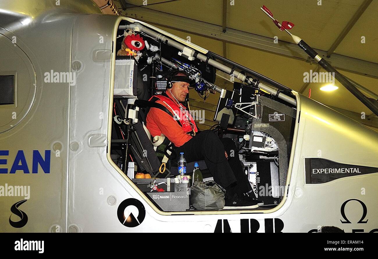 31 maggio 2015 - Nanjing, Repubblica Popolare Cinese - Solar Impulse 2, pilota ANDRE BORSCHEBERG a Solar Impulse Hangar in Nanjing, Cina minuti prima del decollo alle Hawaii. © Marcio Machado/ZUMA filo/Alamy Live News Foto Stock