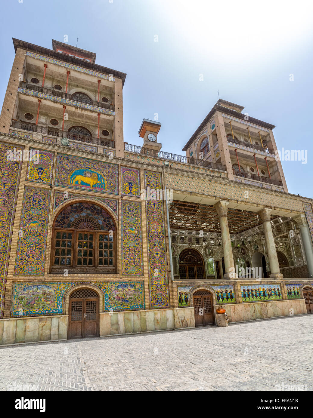 Edificio di sole esterno Foto Stock