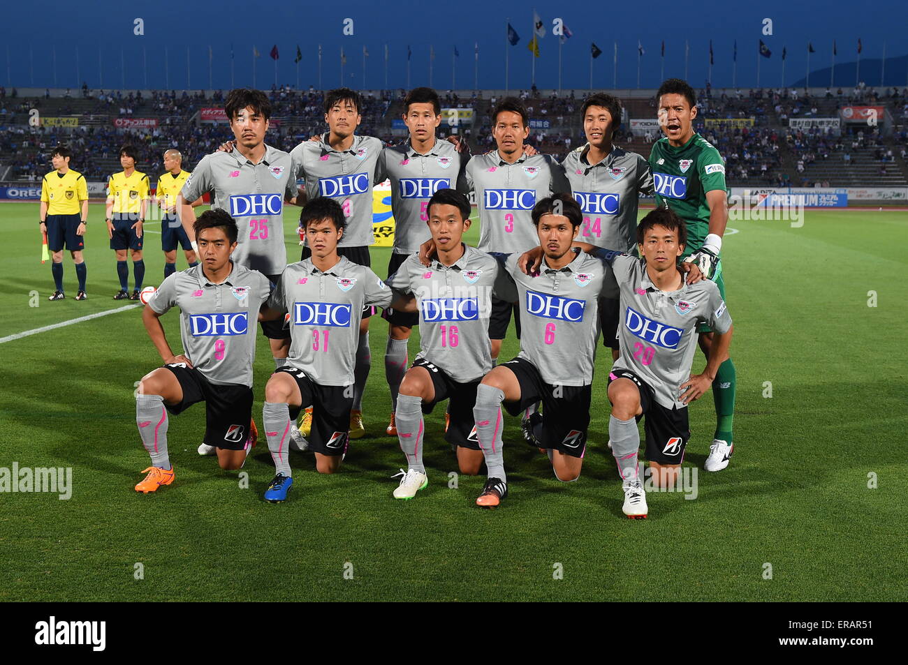 Yamanashi, Giappone. 27 Maggio, 2015. Sagan Tosu gruppo team line-up calcio/calcetto : Sagan Tosu team foto di gruppo (riga superiore - L a R) Ryota Hayasaka, Teruaki Kobayashi, Kim Min-Hyeok, Keita Isozaki, Daichi Kamada, Taku Akahoshi, (riga inferiore - L a R) Baek Sung-Dong, Ryosuke Tamura, Choi Sung-Keun, Tomotaka Okamoto e Minoru Suganuma prima del 2015 J.League Yamazaki Nabisco Coppa di gruppo un match tra Ventforet Kofu 0-0 Sagan Tosu a Yamanashi Chuo Bank Stadium in Yamanashi, Giappone . © AFLO/Alamy Live News Foto Stock