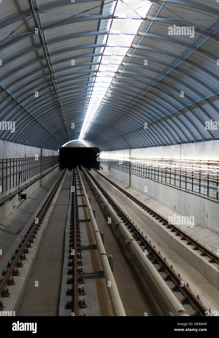 All'interno di una galleria di metropolitana. Nessun movimento. Foto Stock