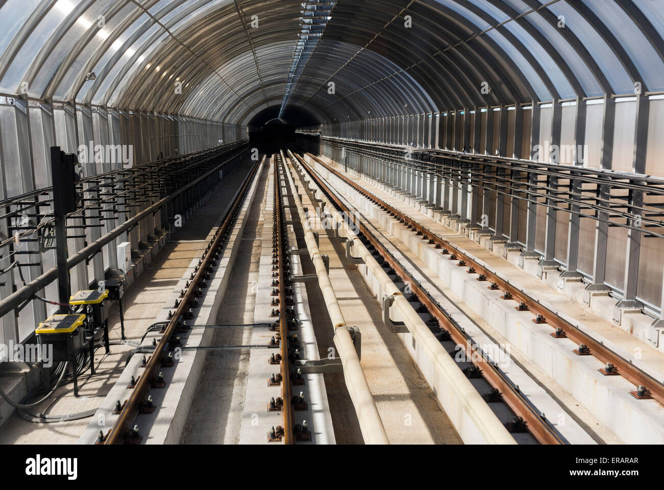 All'interno di una galleria di metropolitana. Nessun movimento. Foto Stock