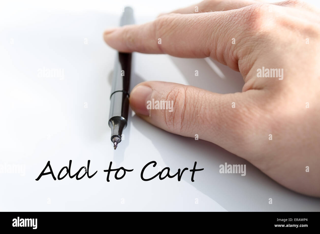 Penna in mano isolate su sfondo bianco Aggiungi al carrello concetto Foto Stock