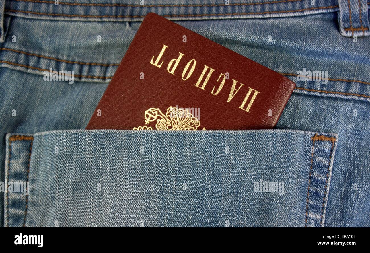 Passaporto russo in tasca Foto Stock