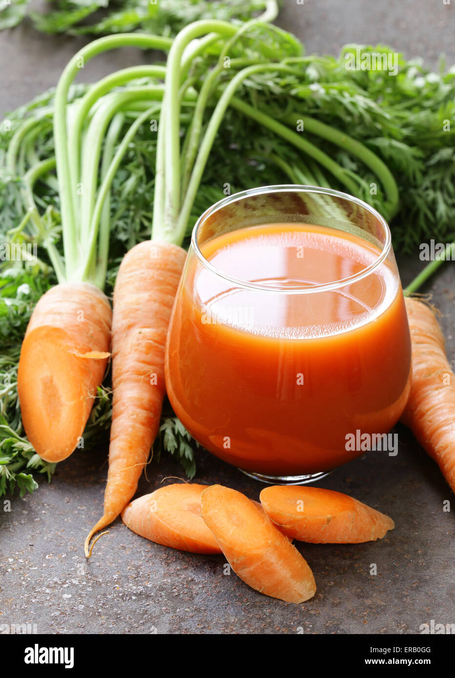 Organici naturali carota succo di frutta fresco - cibo sano Foto Stock