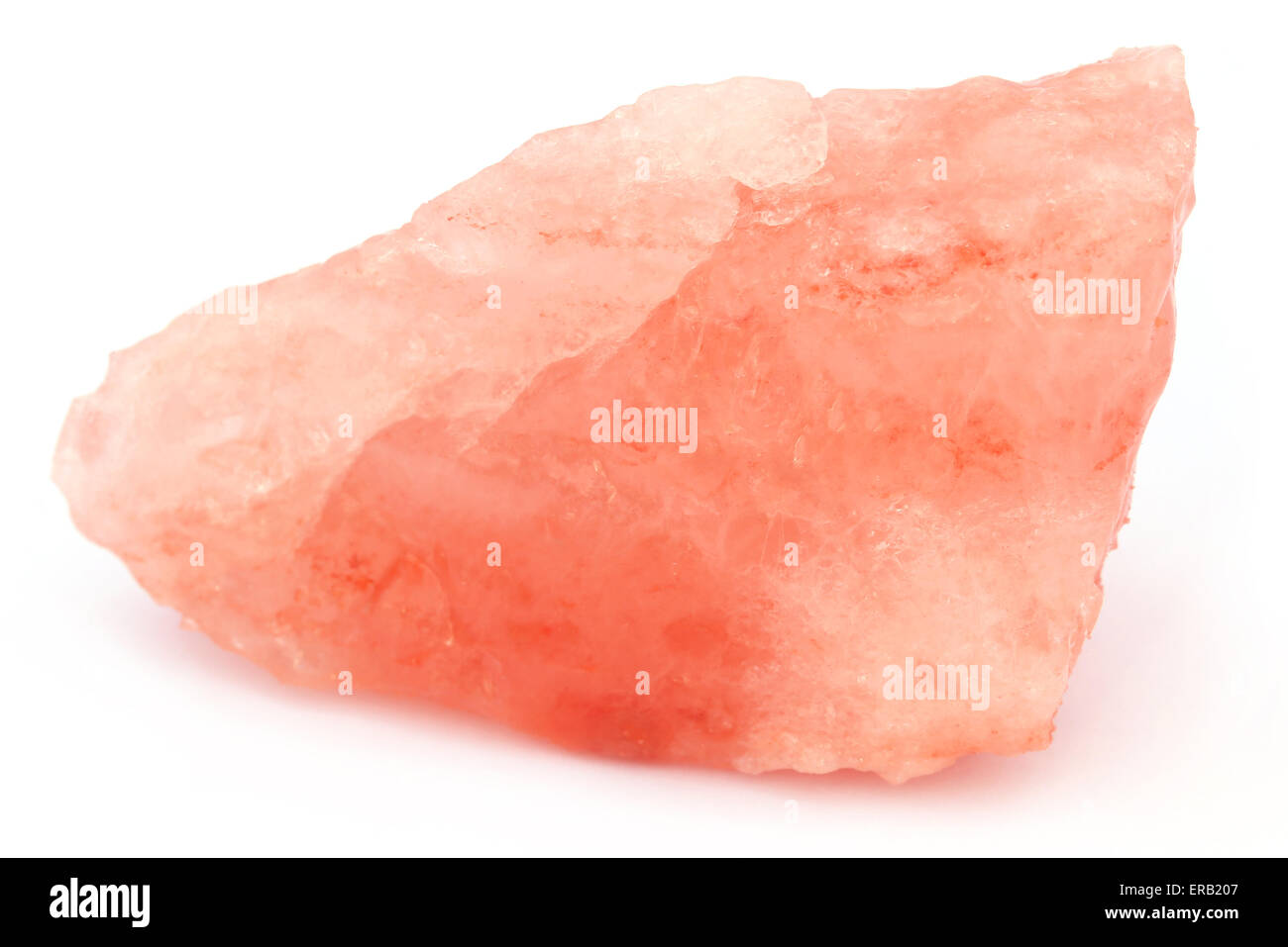 Saindhava lavana o Rosa himalayano sale di roccia su sfondo bianco Foto Stock