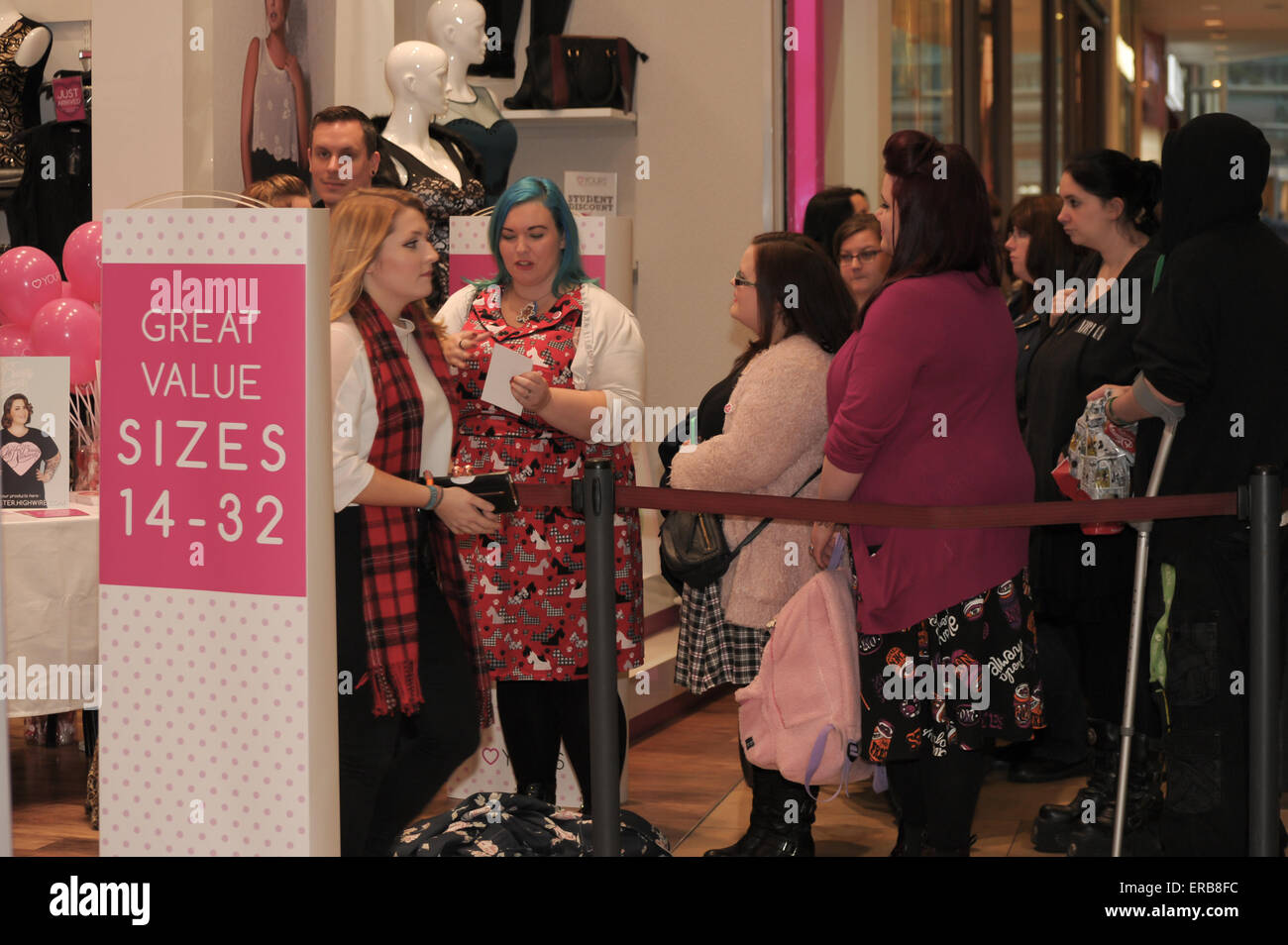 Tess Munster ad il vostro abbigliamento in Birmingham Bullring Shopping Centre dotato di: atmosfera dove: Birmingham, Regno Unito quando: 26 Nov 2014 Credit: Anthony Stanley/WENN.com Foto Stock