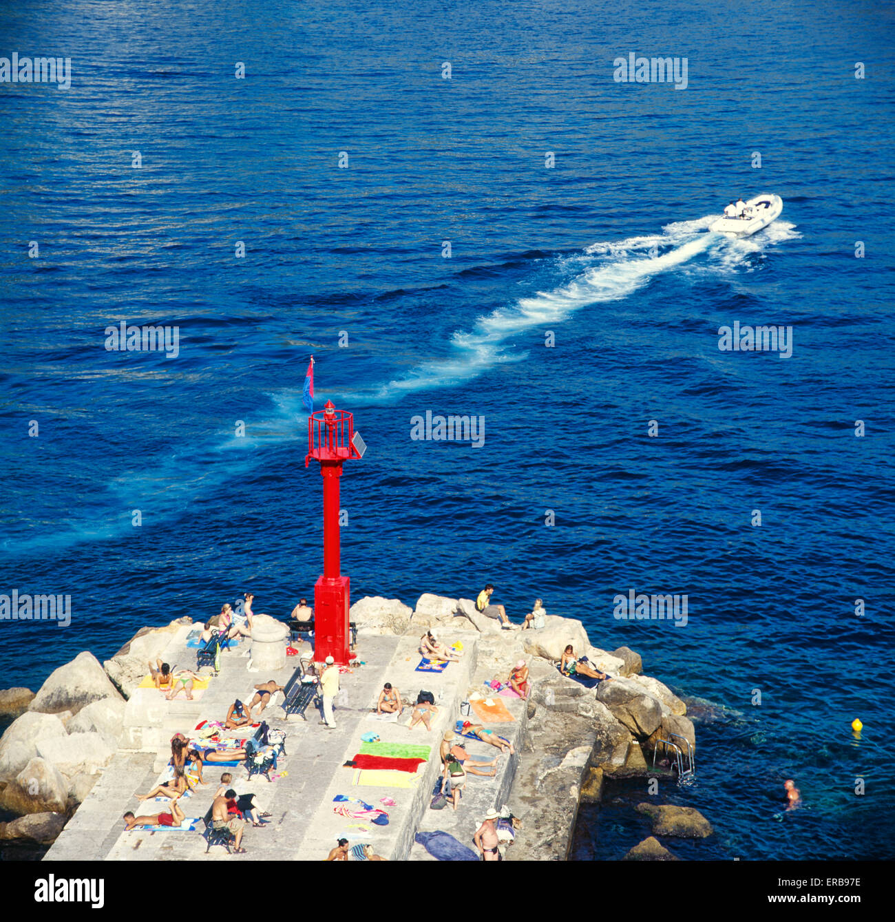 Estate a Dubrovnik.Tourist godendo e nuoto. Foto Stock