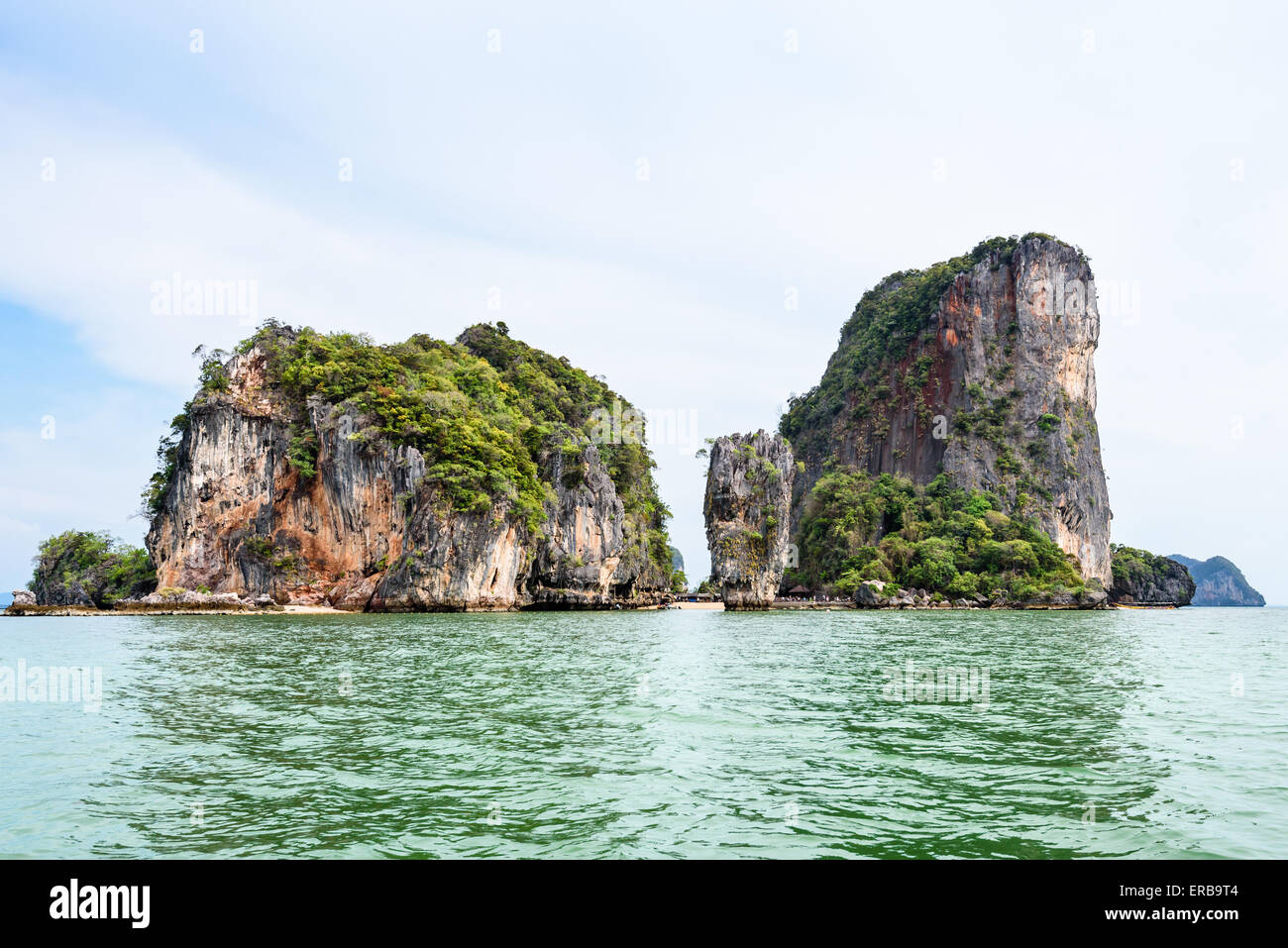 Bellissimo paesaggio del mare e del cielo in estate in Khao Tapu o isola di James Bond in Ao Phang Nga Bay National Park, Thailandia Foto Stock