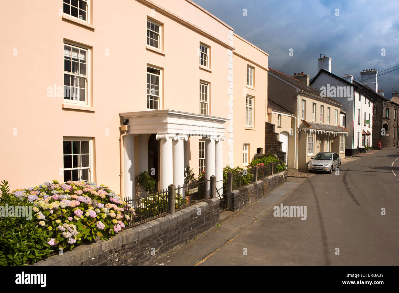 Il Galles, Carmarthenshire, Llangadog, Church Street Foto Stock