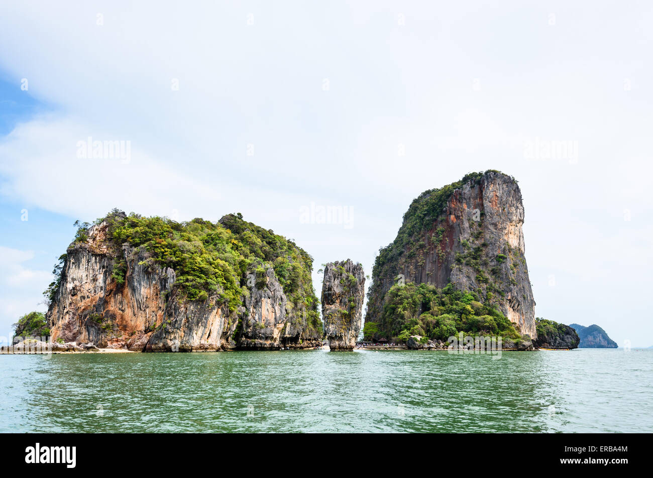 Bellissimo paesaggio del mare e del cielo in estate in Khao Tapu o isola di James Bond in Ao Phang Nga Bay National Park, Thailandia Foto Stock