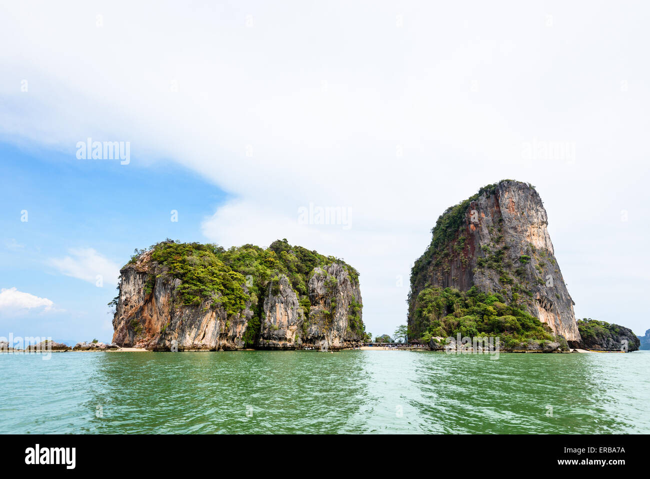 Bellissimo paesaggio del mare e del cielo in estate in Khao Tapu o isola di James Bond in Ao Phang Nga Bay National Park, Thailandia Foto Stock